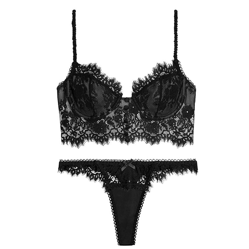 Conjunto sujetador y tanga con hilos